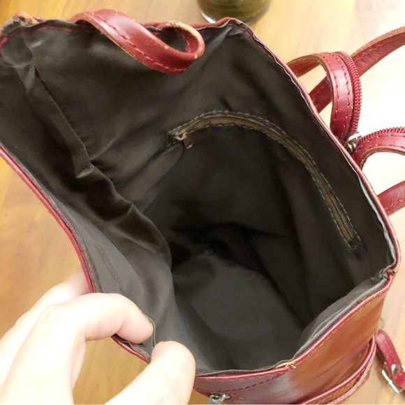 VERA PELLE Genuine Leather Italy Red Minimalist Unique Mini Medium Size Backpack - Picture 11 of 16